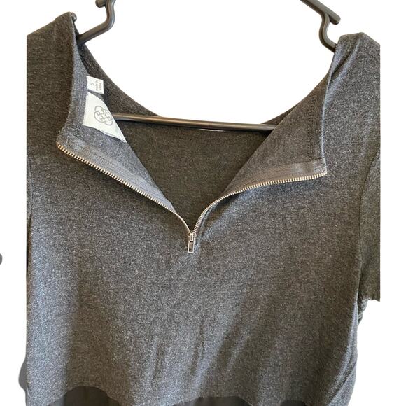 Daisy Fuentes Gray Black Cap Sleeve Round Neck Lightweight Blouse Size S - Picture 3 of 6